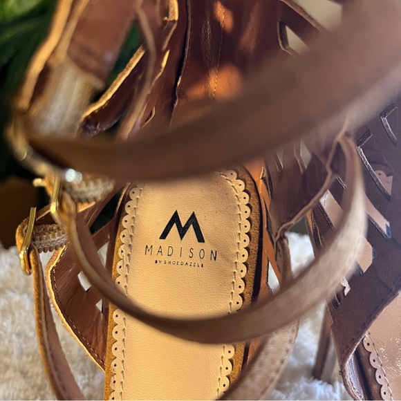 M Madison - Picture 8 of 9